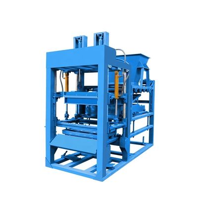 Máquina de fabricación de ladrillos de pequeña inversión Qt4-24 hecha bajo presión hidráulica