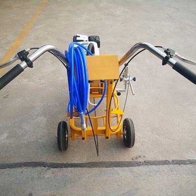 Máquina de marcado de espacios de estacionamiento de pavimento de asfalto de empuje manual con pistola de pulverización simple/doble