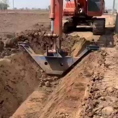Máquina profesional de formación de zanjas de drenaje de carreteras para obras de construcción