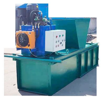 Máquina de formación de zanjas para granjas grandes y tierras de cultivo en operaciones de construcción para tres personas