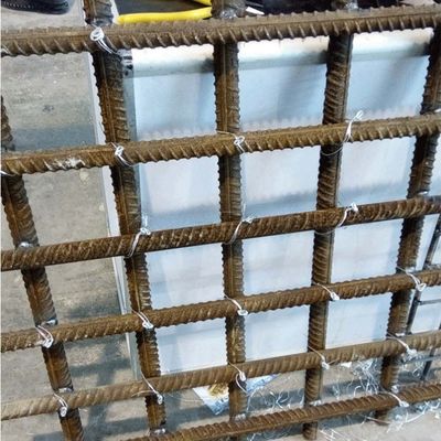 El cliente requiere una máquina portátil de 0.8 mm para atar rebar